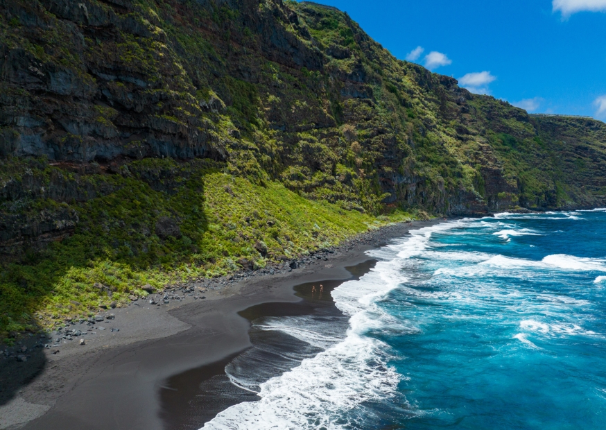 Vistas impresionantes desde la playa de Nogales en La Palma